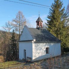 Kaple v Krásném u Šumperka nad lomem