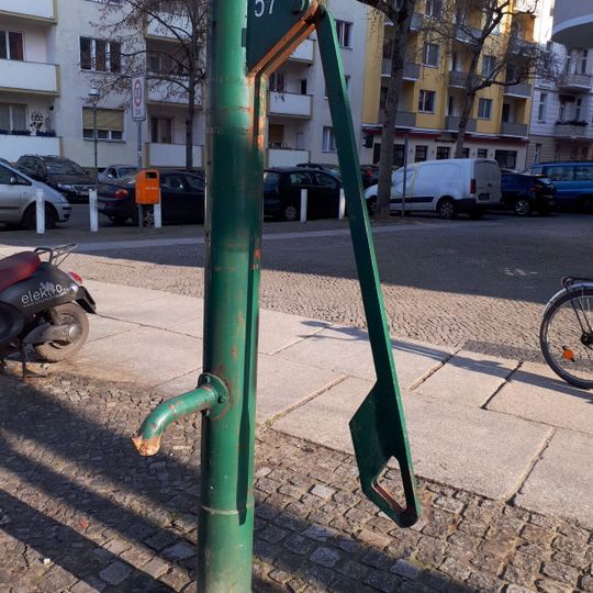 Charlottenburg Kracauerplatz Wasserpumpe