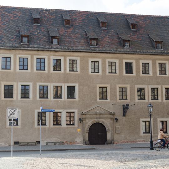 Wohnhaus in Ecklage und in halboffener Bebauung, zeitweise Posthalterei Katharinenstraße 27