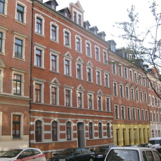 Mietshaus in geschlossener Bebauung Ludwig-Kirsch-Straße 14