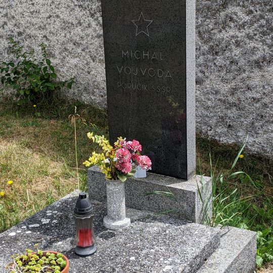 Pomník na hrobu rudoarmějce M. Vojvody