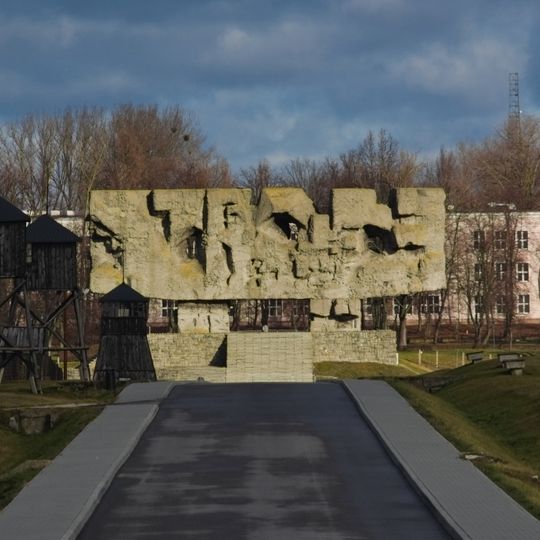 Monument to Struggle and Martymdom - Gate-monument