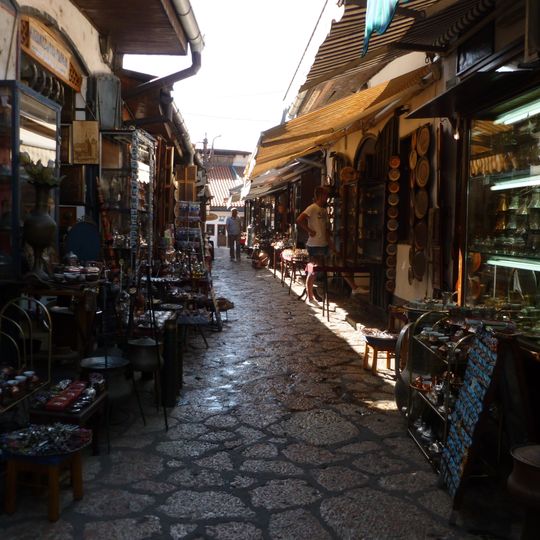 Kazandžiluk, Male Daire and Luledžina Streets, the streetscape