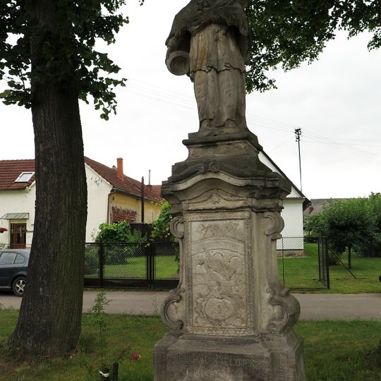 Sochy svatého Jana Nepomuckého, svatého Floriána, svatého Rocha