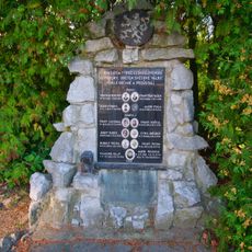 Pomník padlým ve středu Radnice