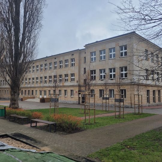 Budynek szkolny przy ulicy Ciasnej 13