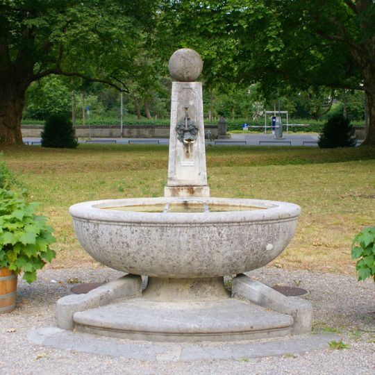Brunnen Schloss Bümpliz Vorplatz