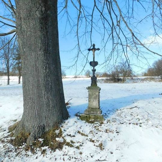 Kříž u hřiště ve Vyskytné