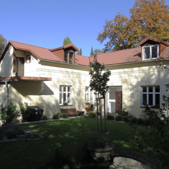 Bývalá konírna vily Pellé čp. 106