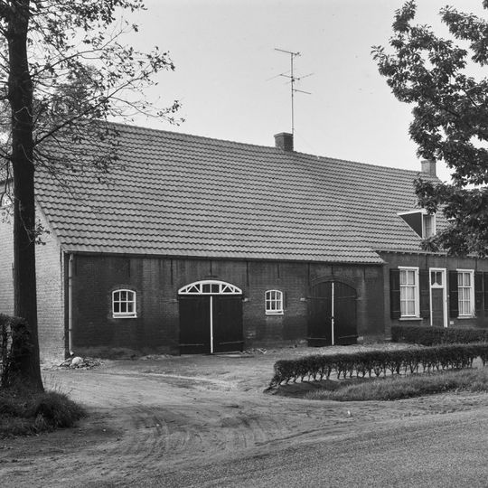 Hoeveneind 63, Teteringen