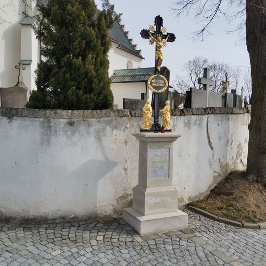 Kříž u kostela v Lelekovicích