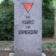 Gedenkstein für ermordete Antifaschisten aus Wilhelmsruh Hauptstraße 34/38