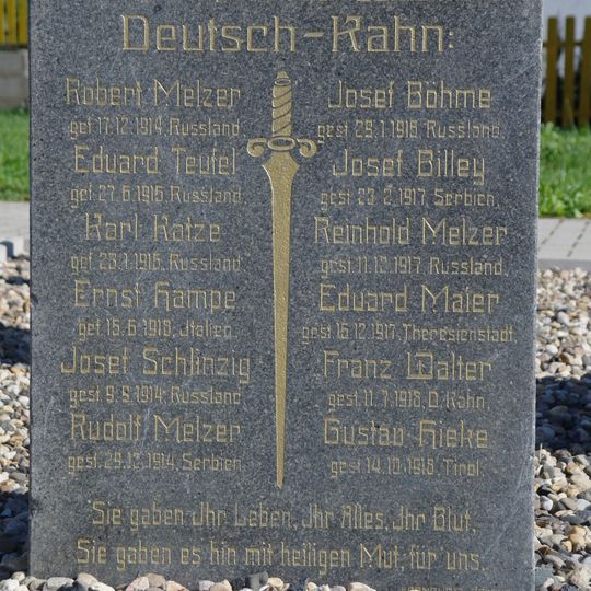 Pomník padlým v 1. světové válce na návsi v Lučním Chvojně