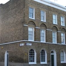 26, Beaumont Grove E1