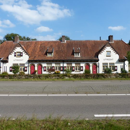 De Utrecht: blokje van zes dienstwoningen