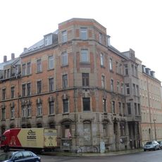 Mietshaus in geschlossener Bebauung in Ecklage Fritz-Matschke-Straße 18