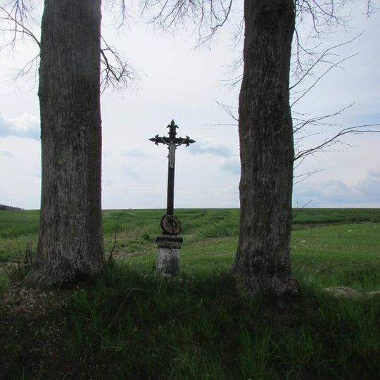 Kříž jižně od Žirova u silnice do Strměch