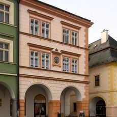 U zlaté koruny, Školní 7