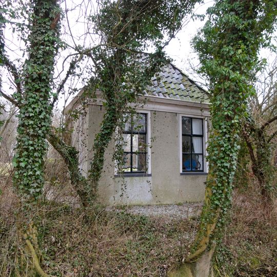 Tuinhuis onder schilddak