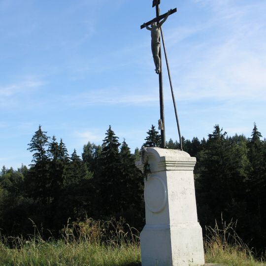 Kříž zvaný Albertův u polní cesty severně od Vlčí Hory