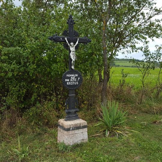 Kříž u polní cesty východně od Borku u Suchomast