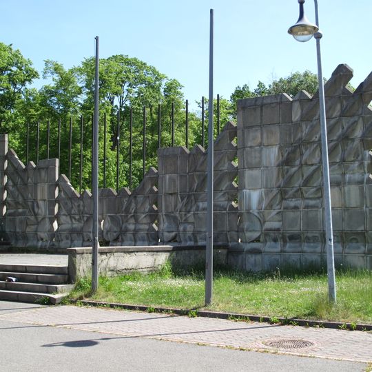 Beton-Freiplastik Platz der Jugend