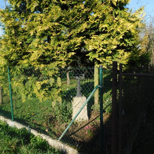 Kříž na jihozápadním okraji Dobrohostova