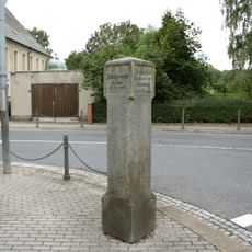 Wegestein Hauptstraße, Ecke Kirchplatz