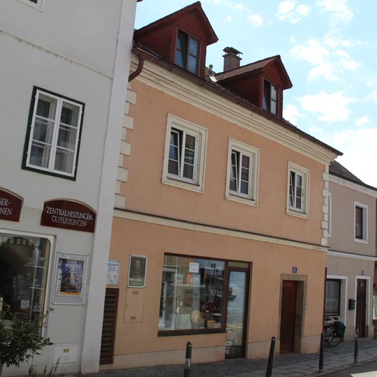 Wohn- und Geschäftshaus