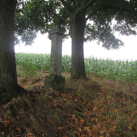 Kříž v poli východně od Sobětic