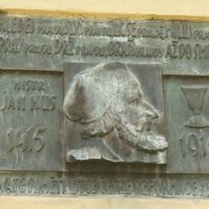 Pamětní deska Jana Husa na kostele svatého Klimenta v Praze