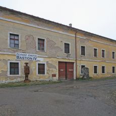 Kasárna dvojitá IV/242