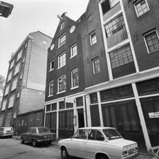 Pakhuis met puntgevel