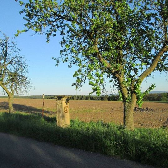 Kříž u Všehrd u silnice