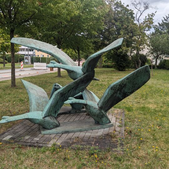 Plastik vor einer Schule Lange Straße 51