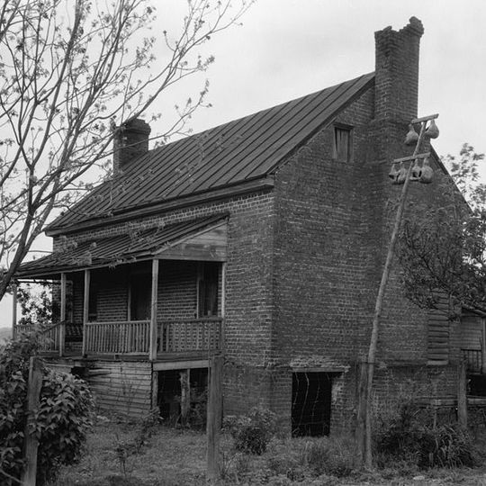 Buckingham House Historic building - CzM6Ly9hcm91bmR1cy8xNC8zOTIzODk0LTIxMDBjYzhjLmpwZw
