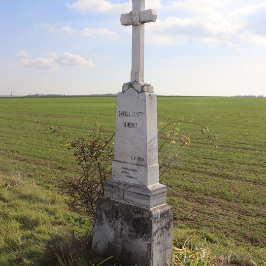 Kříž u silnice východně od Litovan