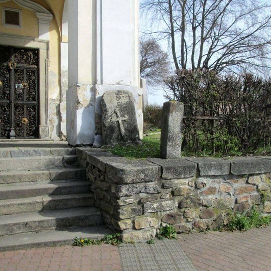 Křížové kameny u kaple v Nádražní ulici v Pelhřimově