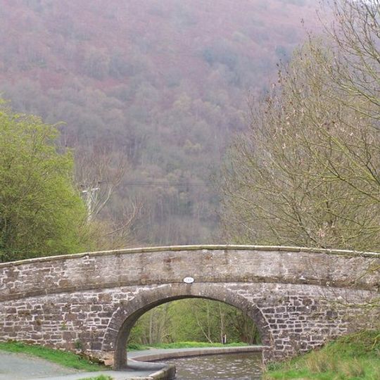 Bridge No. 34 over Llangollen canal near Plas-yn-pentre