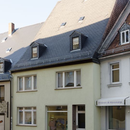 Wohnhaus in geschlossener Bebauung Waldheimer Straße 4