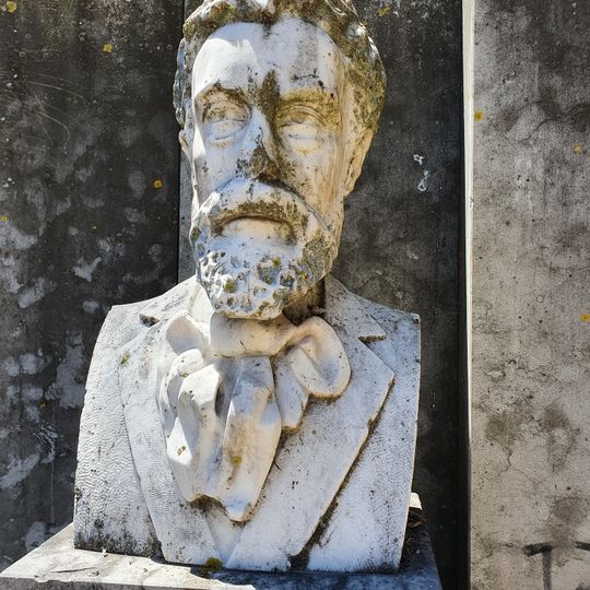 Monumento a Alfredo Roque Gameiro