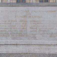 Le président du conseil ministre de la guerre cite à l'ordre de l'armée la Ville de Paris