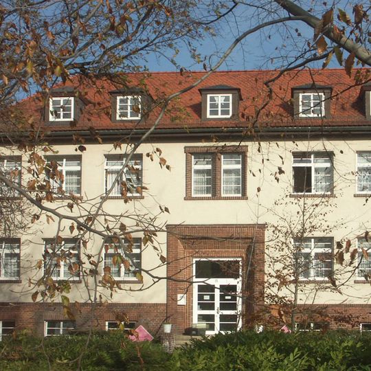 Ehemalige Schule, heute Wohnhaus Mölbiser Hauptstraße 25