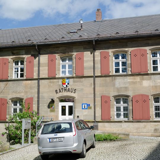 Ehemalige Schule, jetzt Rathaus