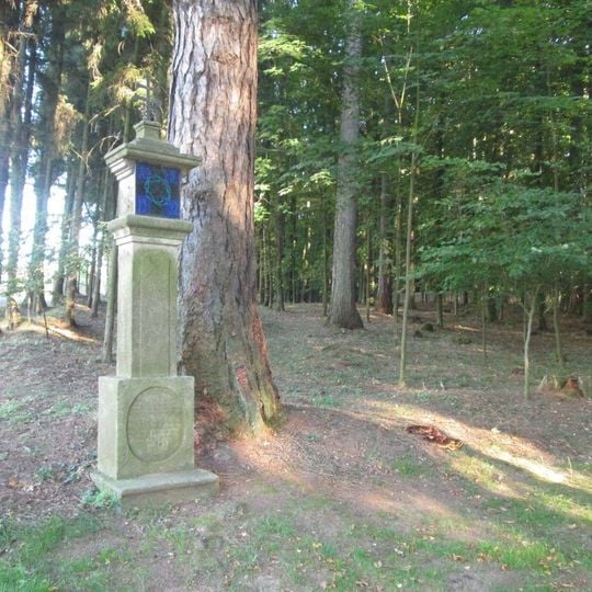 Boží muka na křížové cestě u Kamenice nad Lipou - úvodní zastavení
