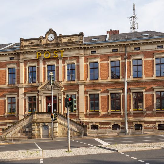 Postgebäude Platz der Oktoberopfer 1
