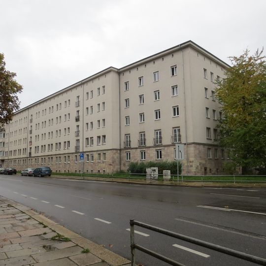 Wohnhauszeile eines Wohngebietes, entstanden im Rahmen einer einheitlichen Gesamtplanung Zschopauer Straße 22, 24, 26, 28, 36, 38, 40, 42, 44, 46