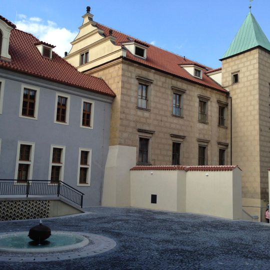 Fontána na nádvoří Starého purkrabství Pražského hradu