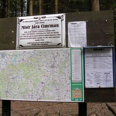 Památník Járy Cimrmana v Kaprounu na železniční zastávce