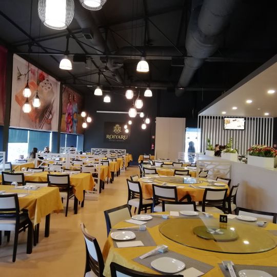 Roiyaru Sushi House